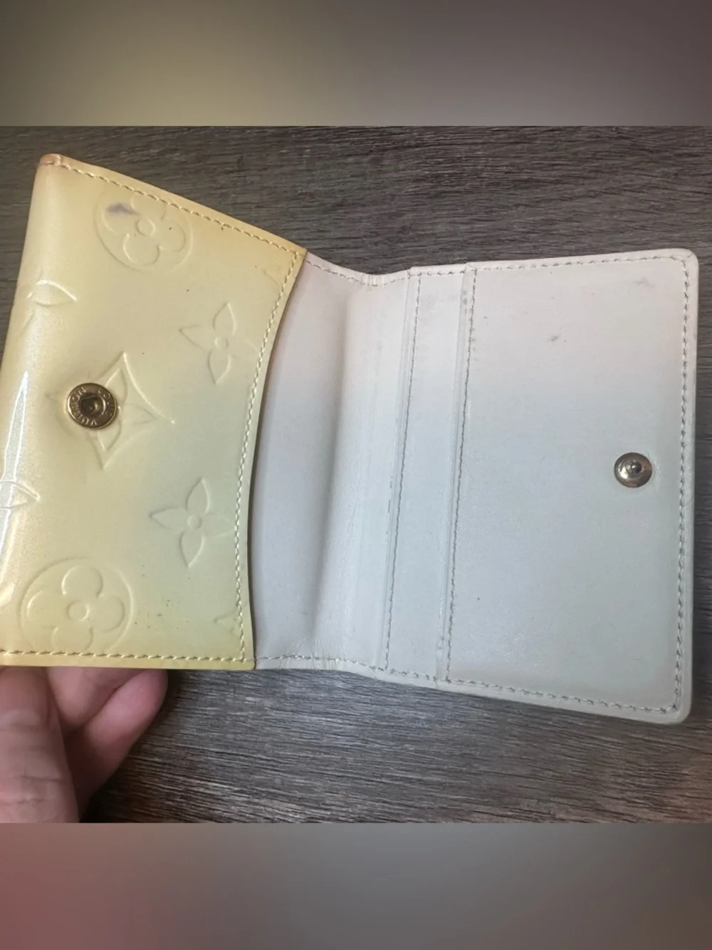 Louis Vuitton Vernis Beige Card Wallet